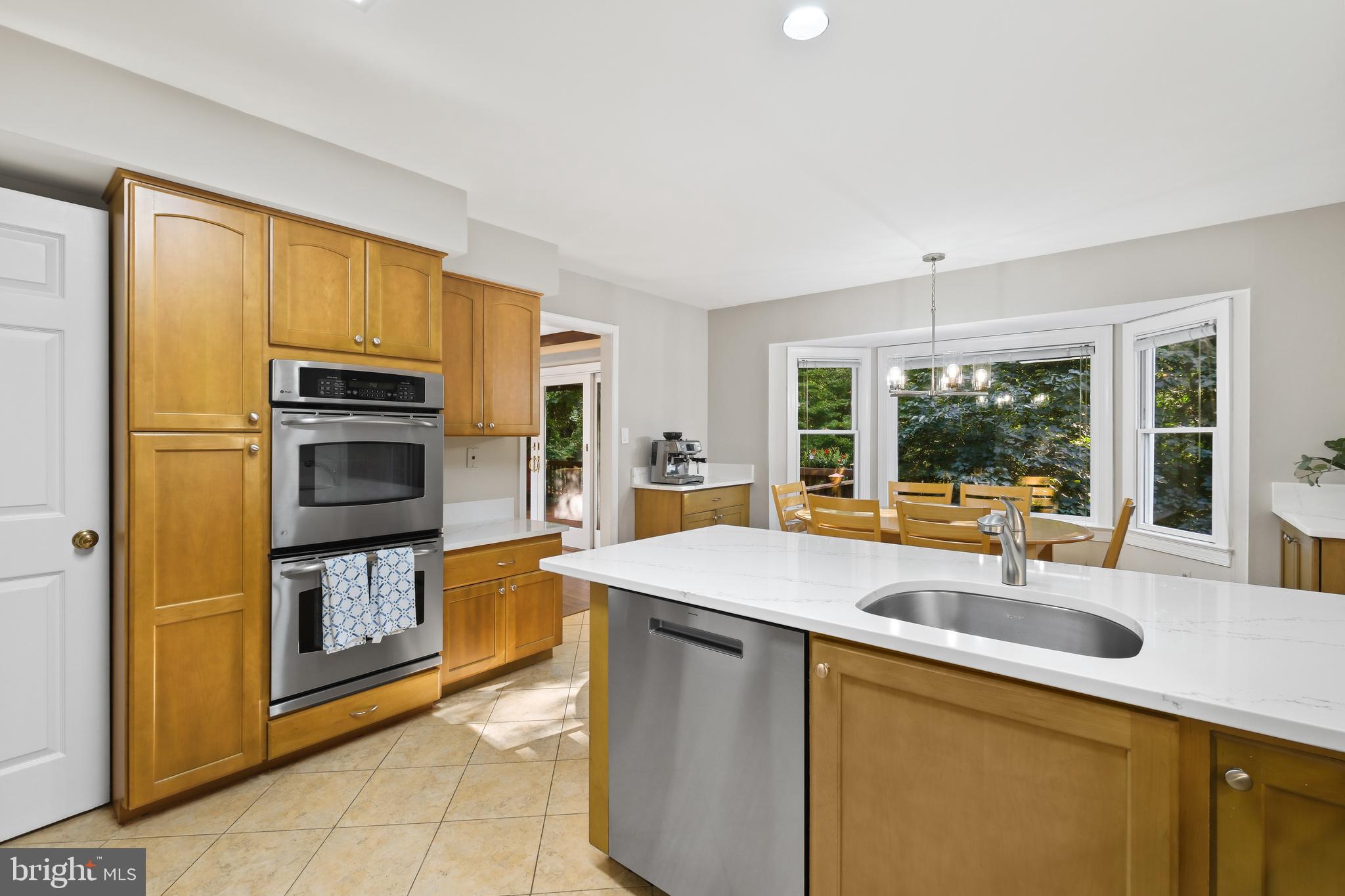 11004 ROUNDTABLE COURT