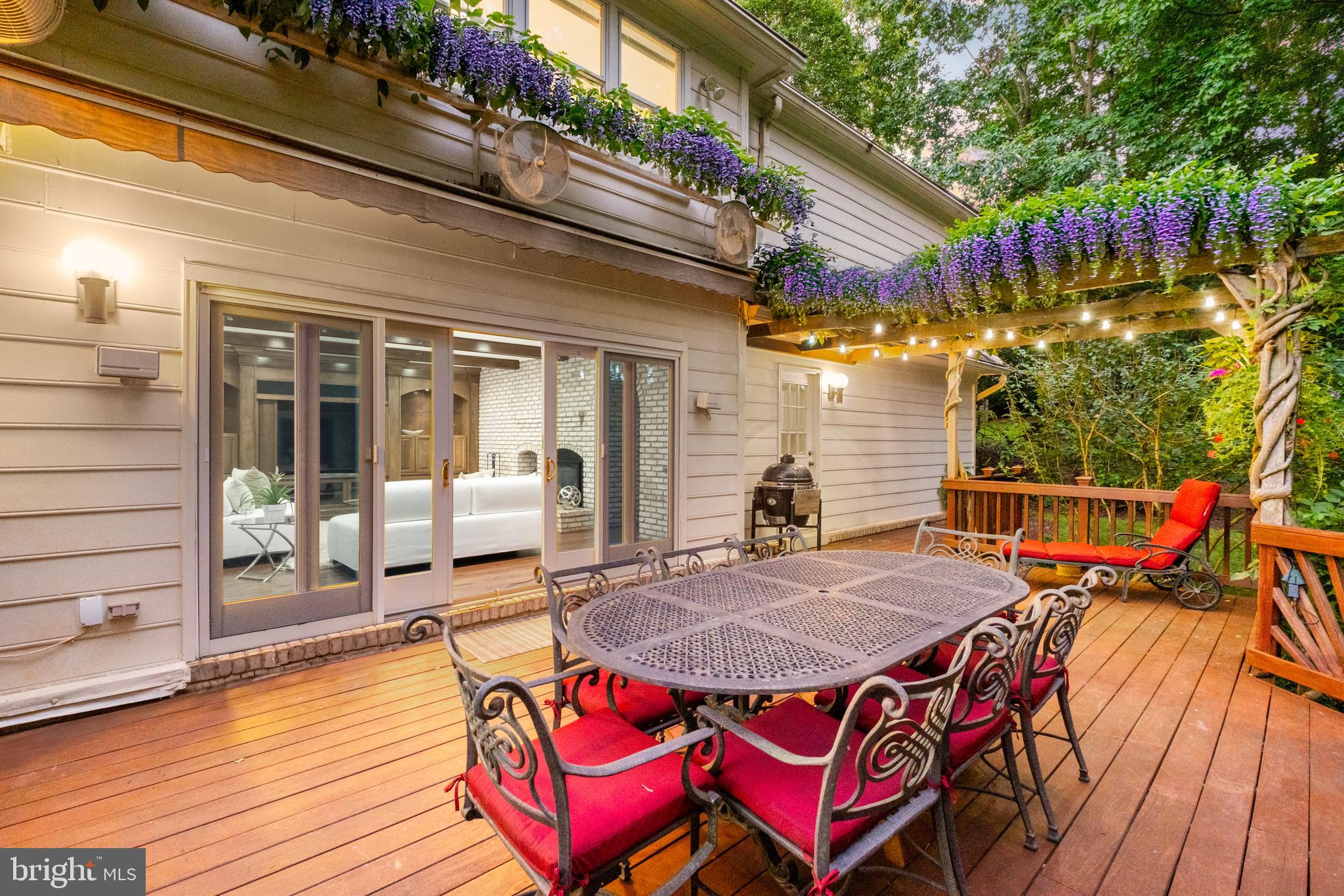 11004 ROUNDTABLE COURT