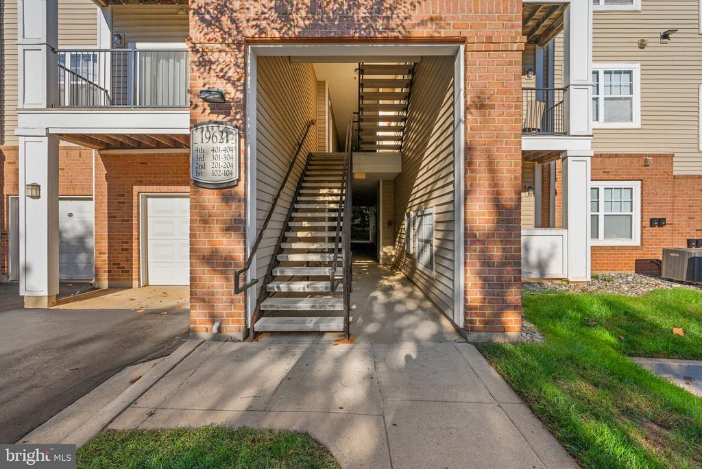 19621 GALWAY BAY CIRCLE 302