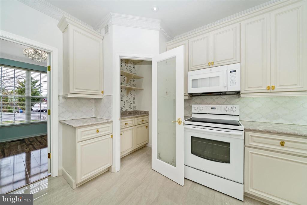 26031 MOUNT VERNON AVENUE