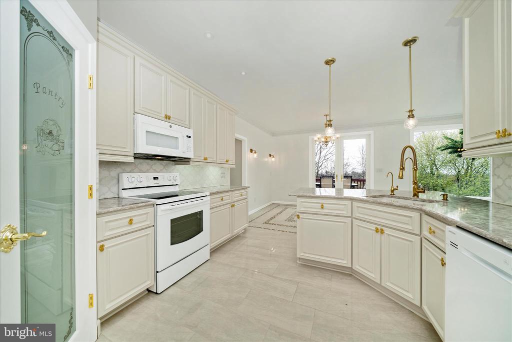 26031 MOUNT VERNON AVENUE