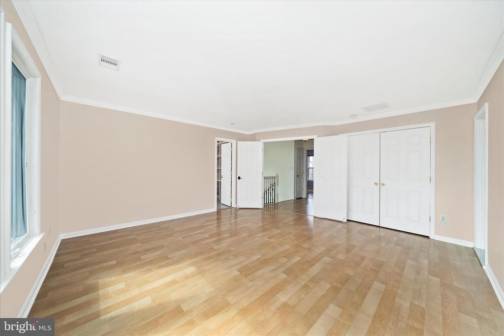 26031 MOUNT VERNON AVENUE