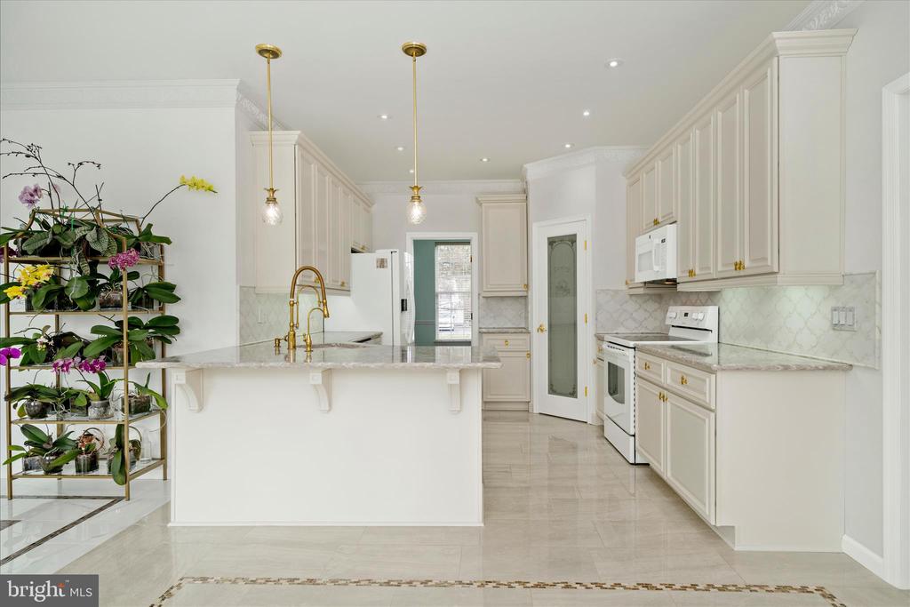 26031 MOUNT VERNON AVENUE