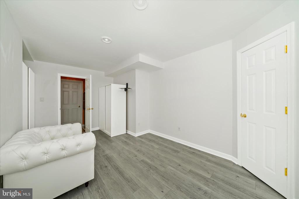 26031 MOUNT VERNON AVENUE
