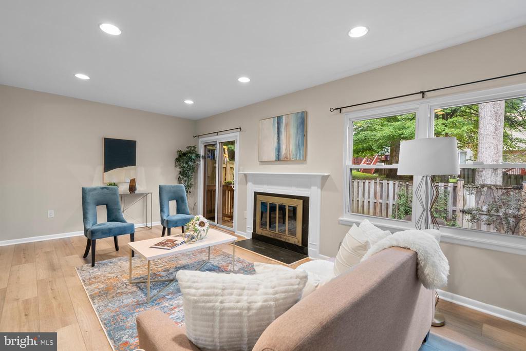 11735 SUMMER OAK DRIVE
