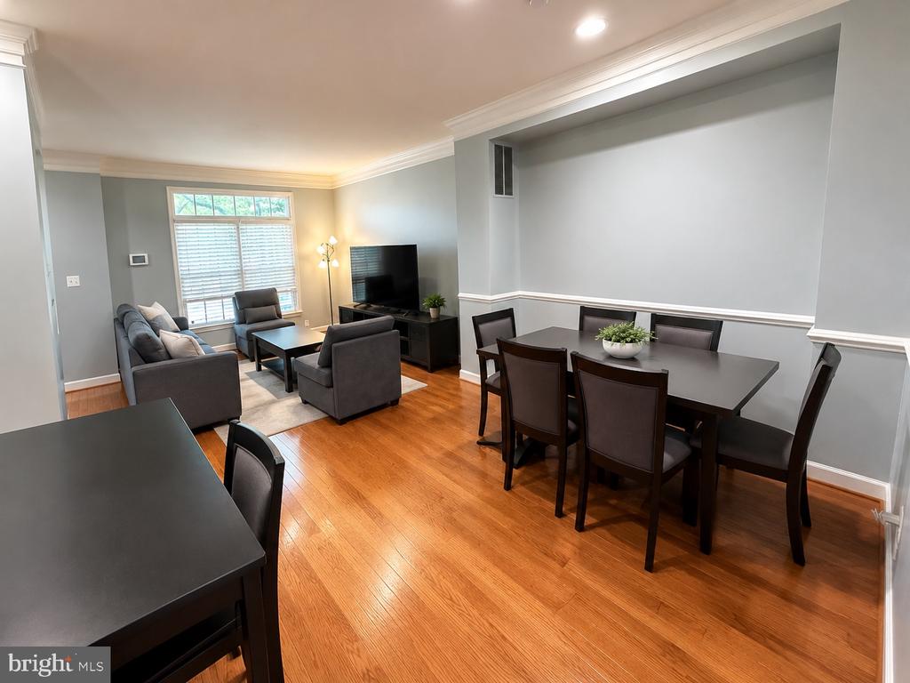 506 FALLSGROVE DRIVE