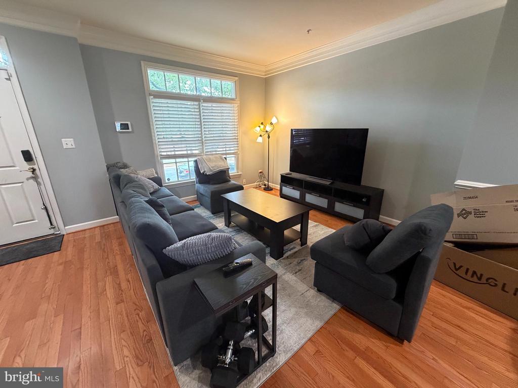 506 FALLSGROVE DRIVE