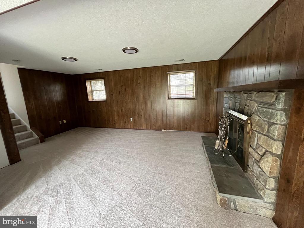 15705 ANAMOSA DRIVE