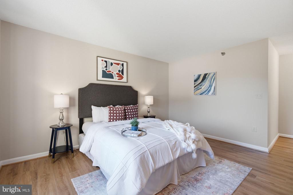 14805 PENNFIELD CIRCLE Unit: 304
