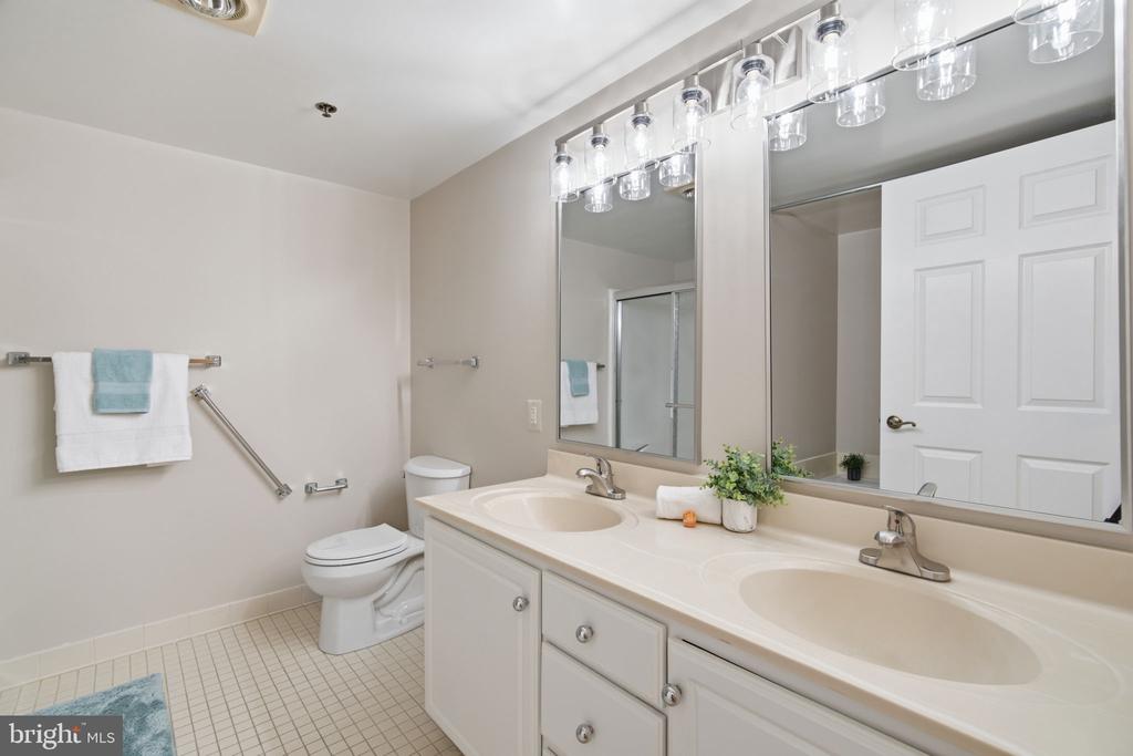 14805 PENNFIELD CIRCLE Unit: 304