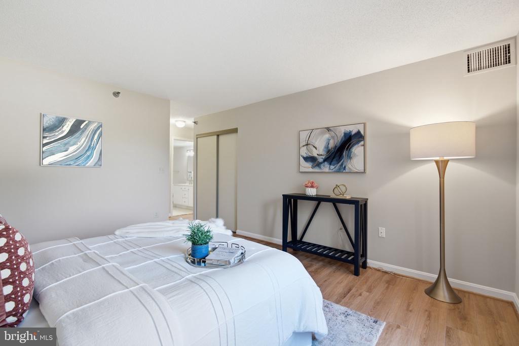 14805 PENNFIELD CIRCLE Unit: 304