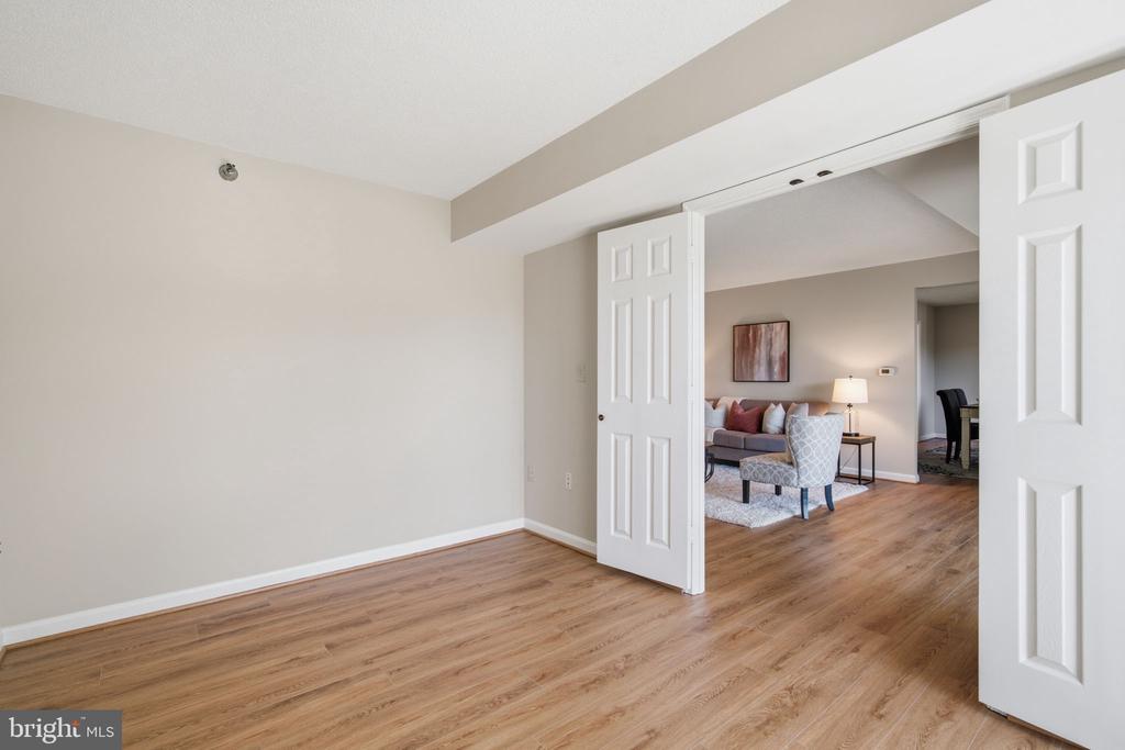 14805 PENNFIELD CIRCLE Unit: 304