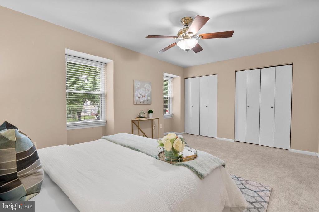11735 SUMMER OAK DRIVE