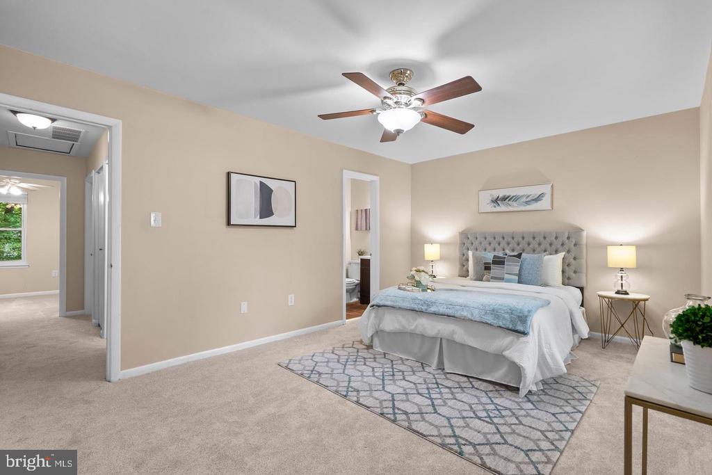 11735 SUMMER OAK DRIVE