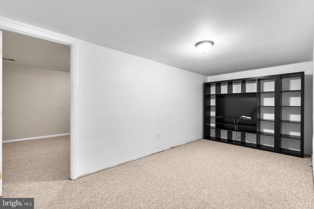 11735 SUMMER OAK DRIVE