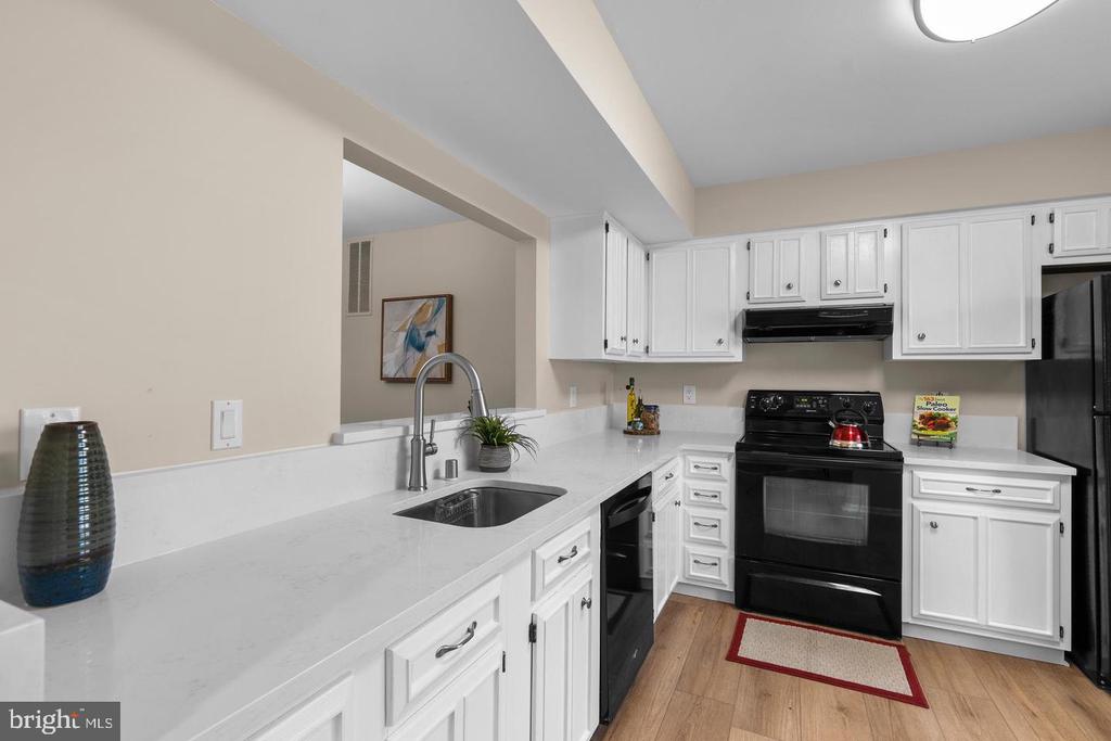 11735 SUMMER OAK DRIVE