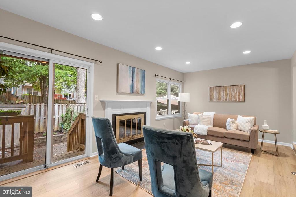 11735 SUMMER OAK DRIVE