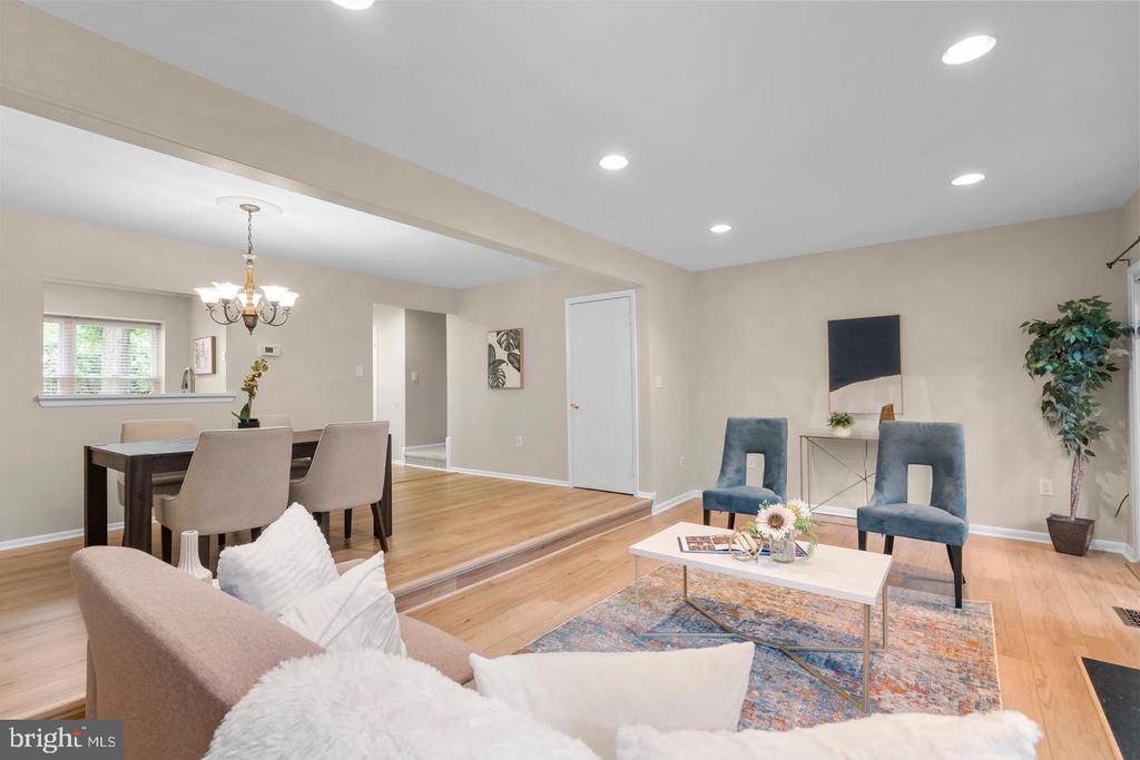 11735 SUMMER OAK DRIVE