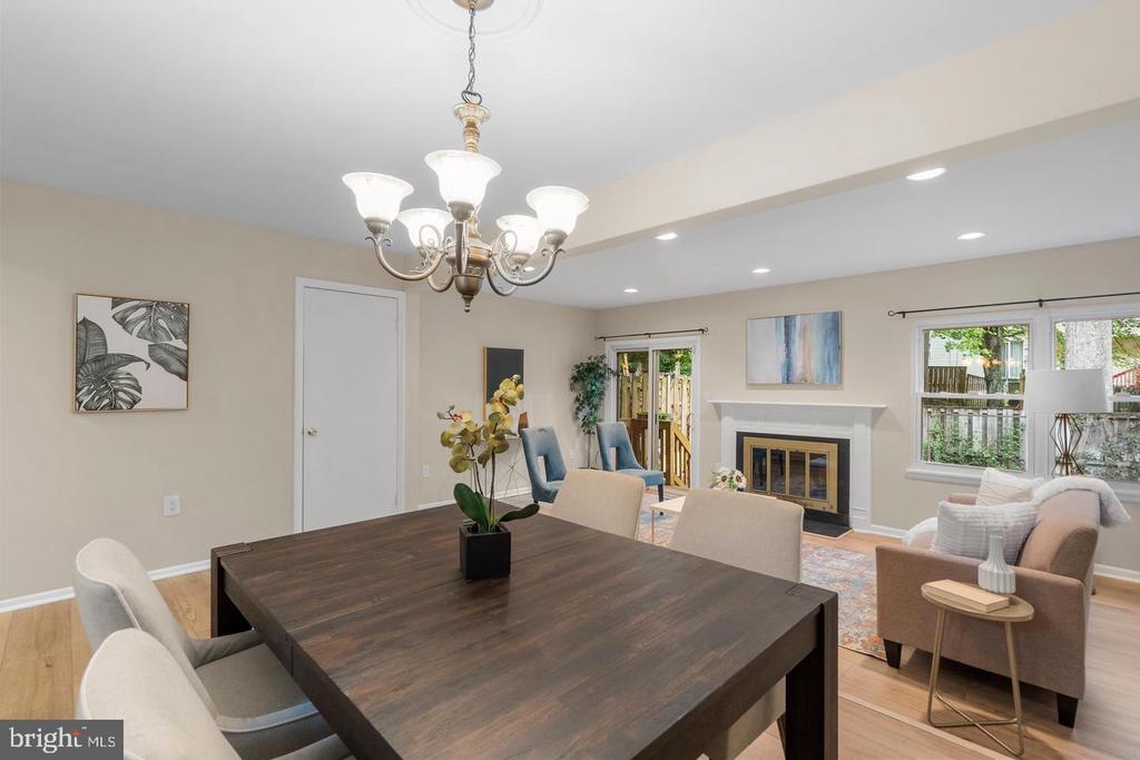 11735 SUMMER OAK DRIVE
