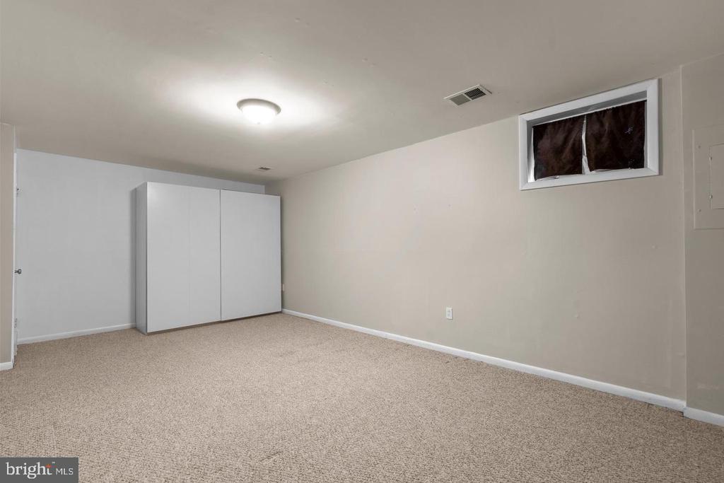 11735 SUMMER OAK DRIVE