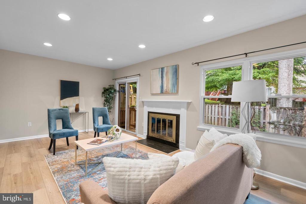 11735 SUMMER OAK DRIVE