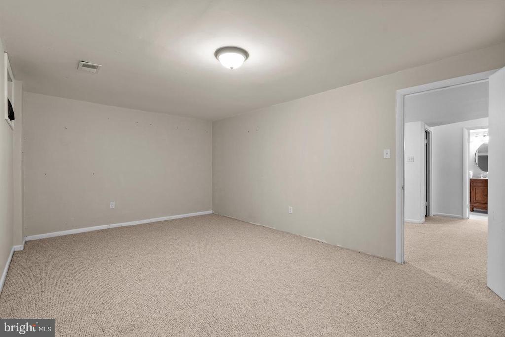 11735 SUMMER OAK DRIVE