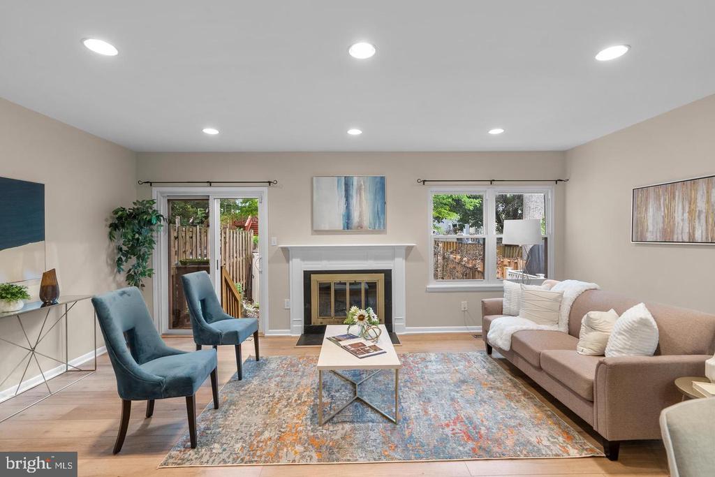 11735 SUMMER OAK DRIVE