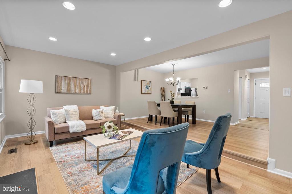 11735 SUMMER OAK DRIVE
