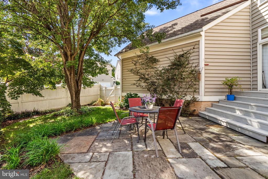 933 GENTLEWOOD STREET