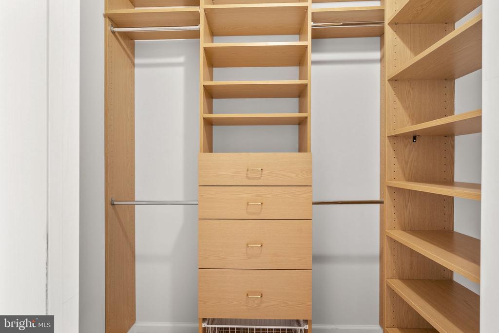 201 HIGH GABLES DRIVE Unit: 408