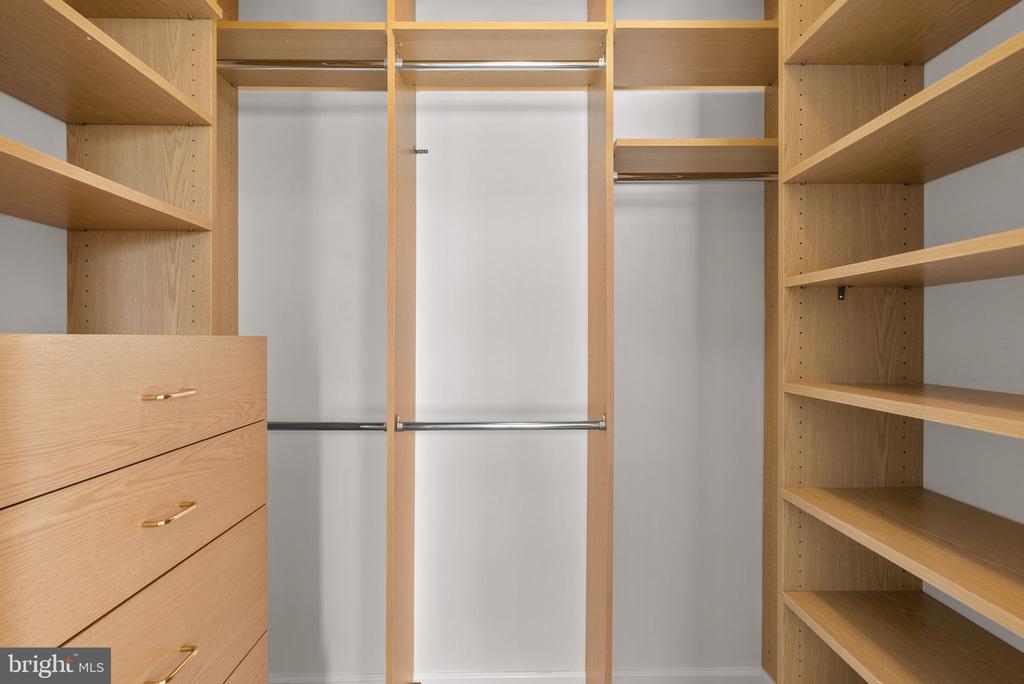 201 HIGH GABLES DRIVE Unit: 408
