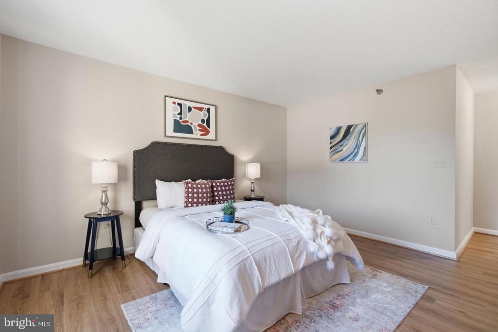 14805 PENNFIELD CIRCLE Unit: 304