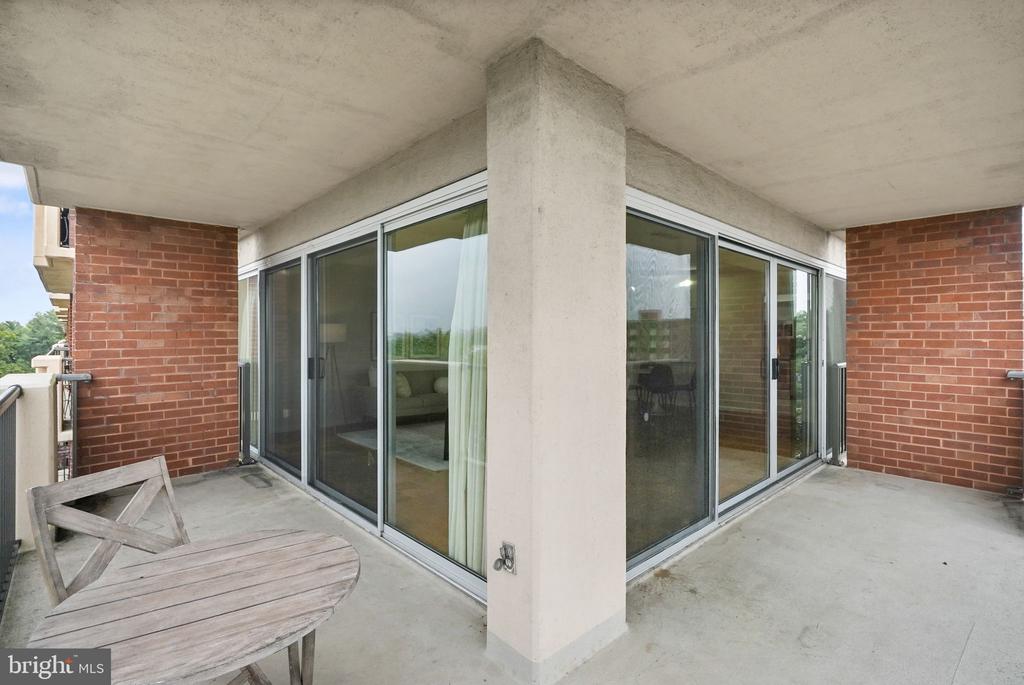 1300 ARMY NAVY DRIVE 722