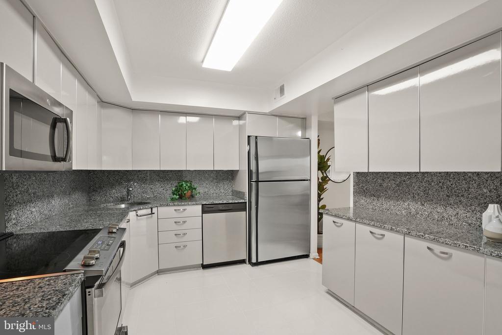 1300 ARMY NAVY DRIVE 722