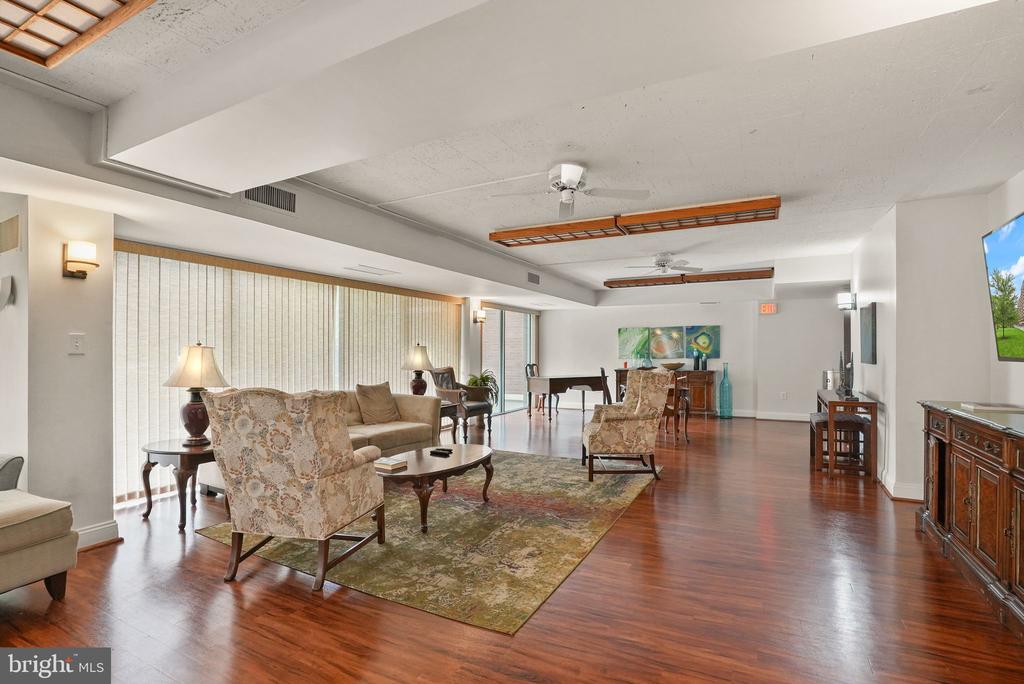 1300 ARMY NAVY DRIVE 722