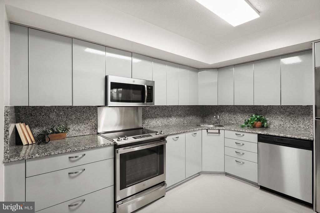 1300 ARMY NAVY DRIVE 722