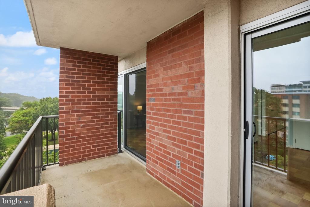 1300 ARMY NAVY DRIVE 722