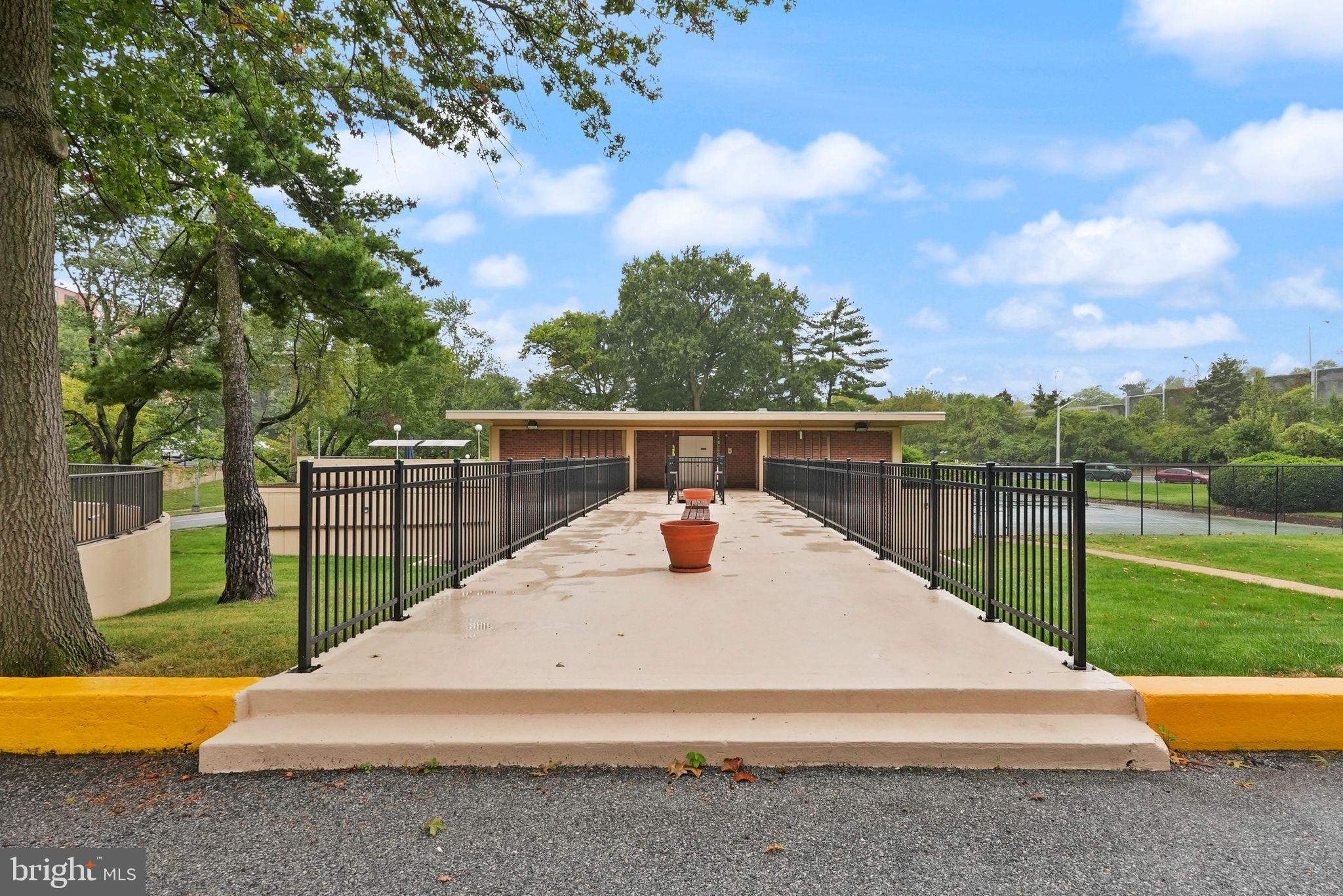 1300 ARMY NAVY DRIVE 722