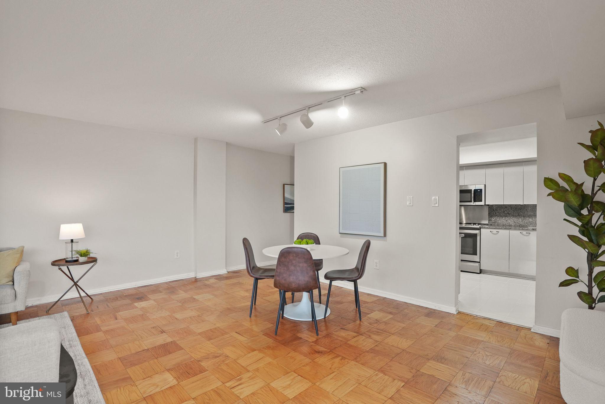 1300 ARMY NAVY DRIVE 722