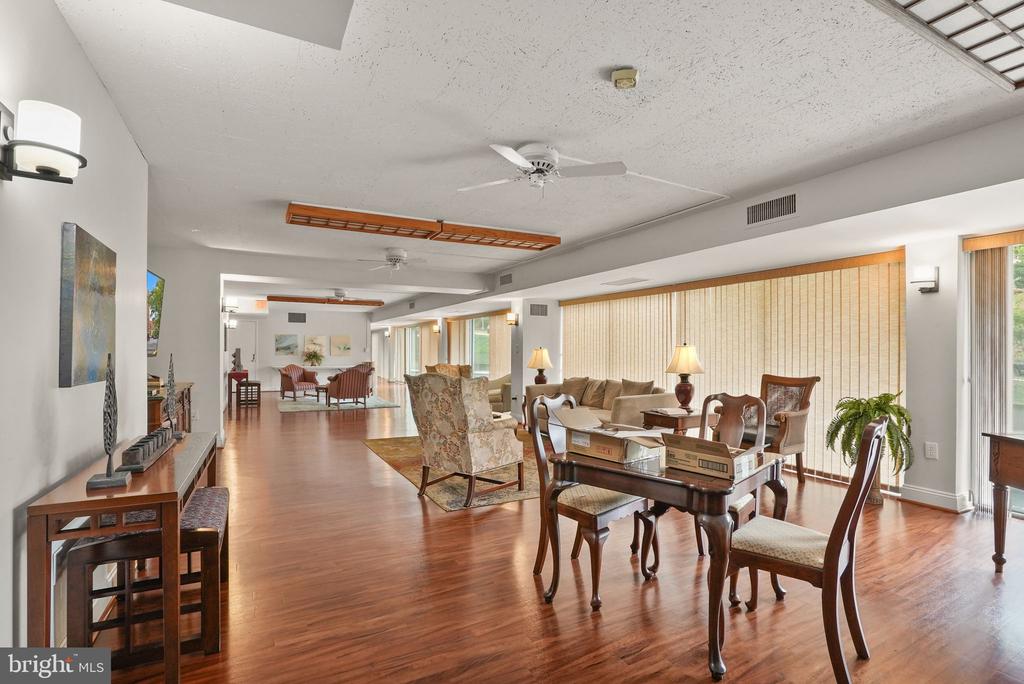 1300 ARMY NAVY DRIVE 722