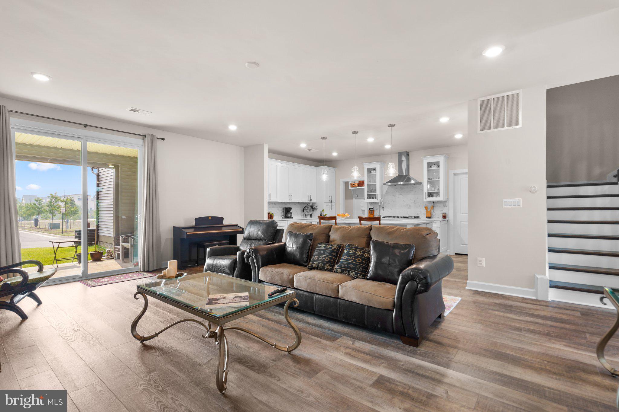 43358 DEWEY SQUARE