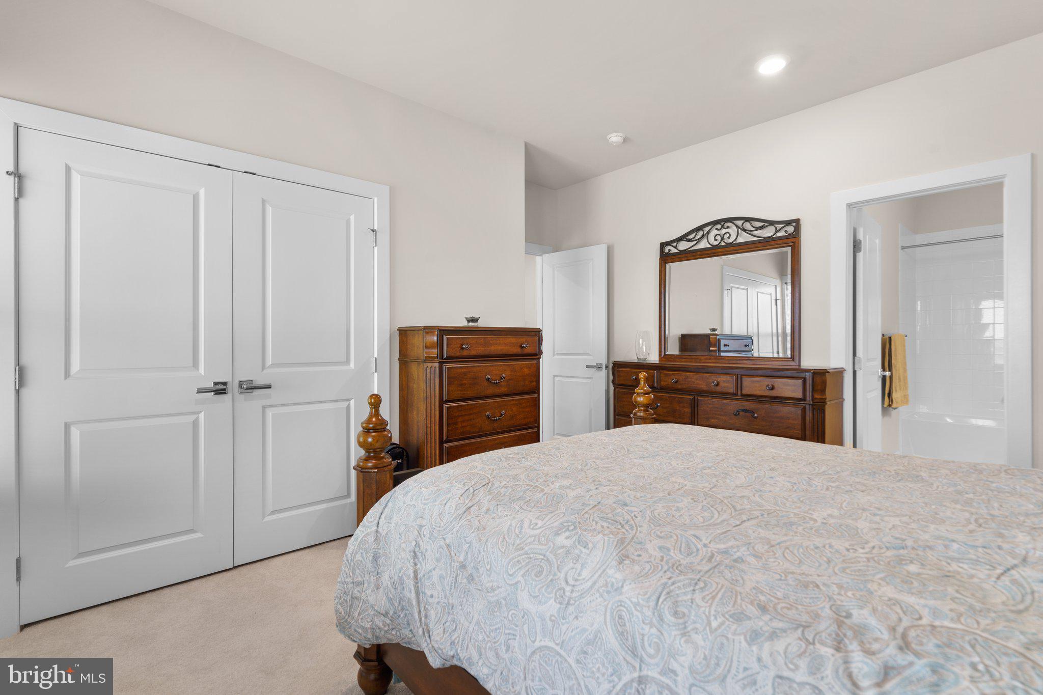 43358 DEWEY SQUARE