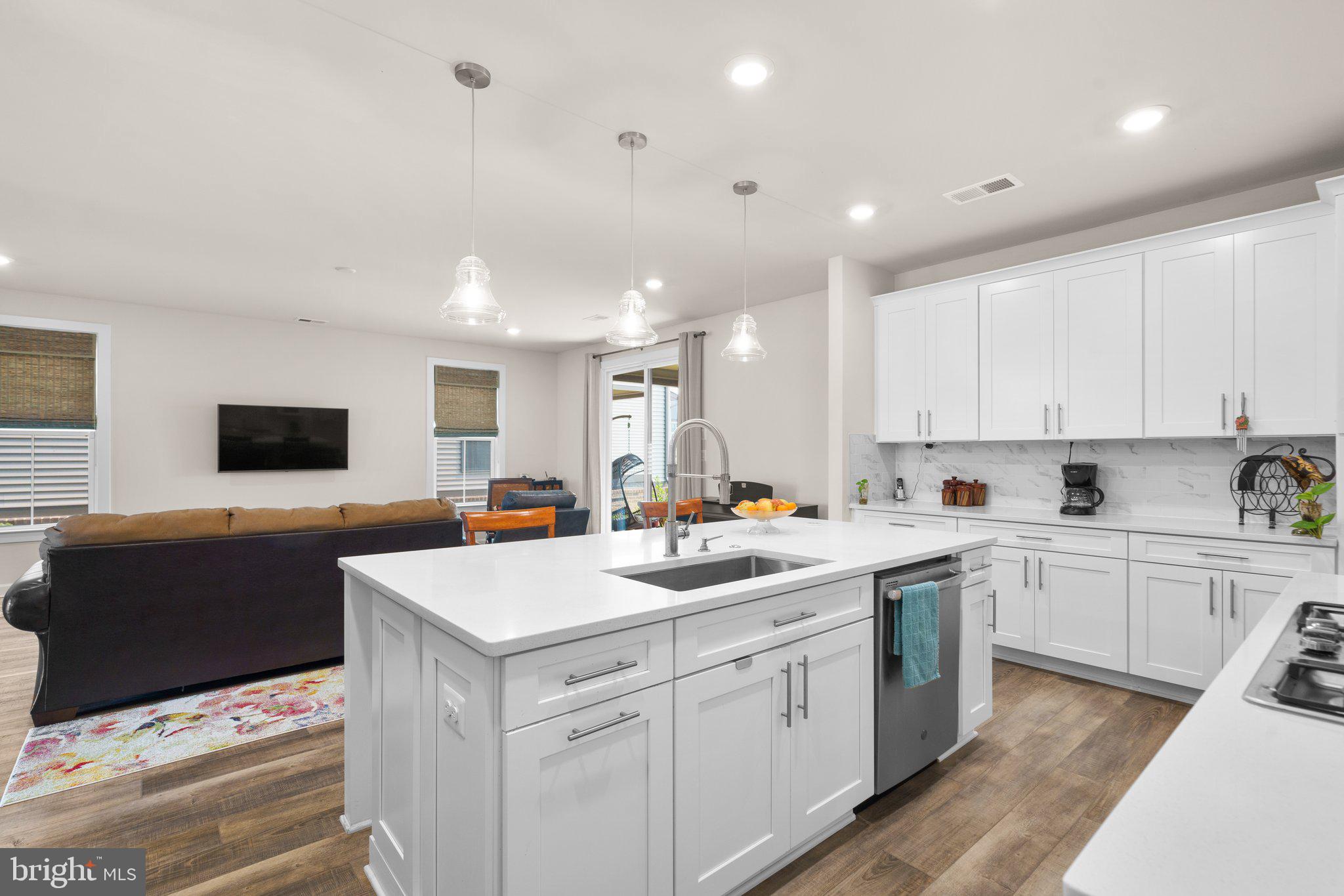 43358 DEWEY SQUARE