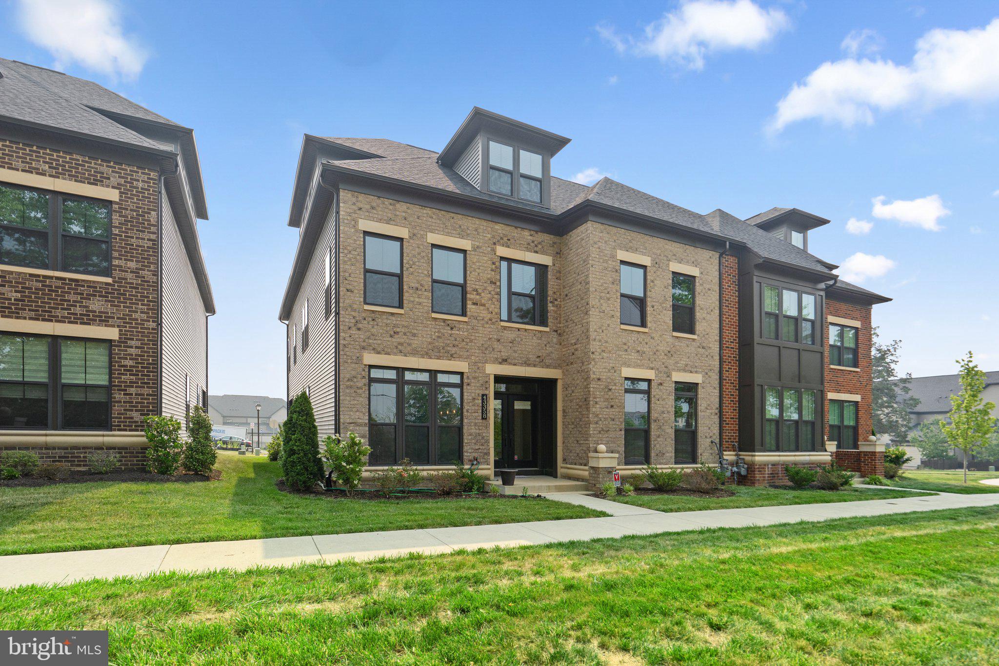 43358 DEWEY SQUARE