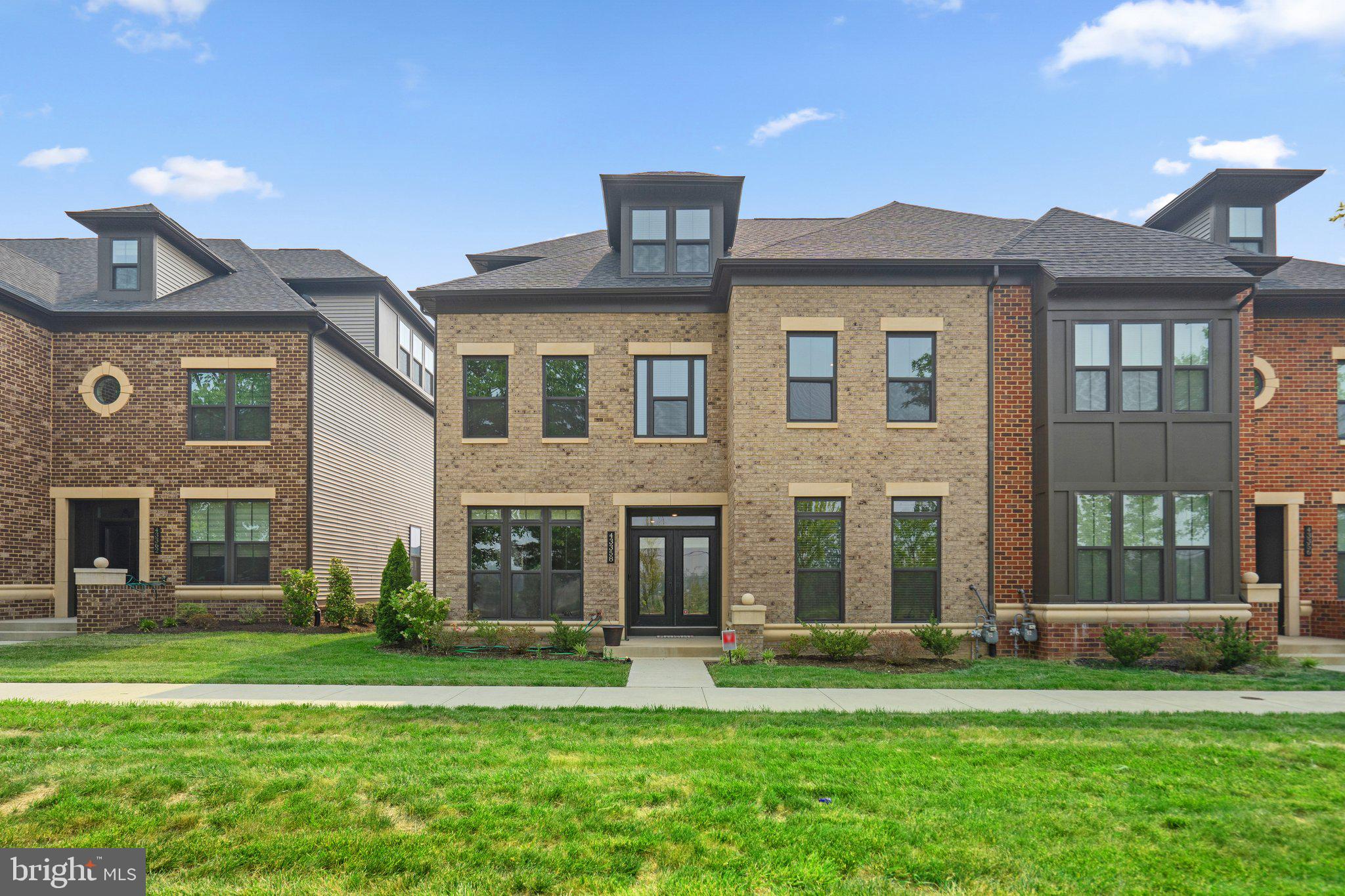43358 DEWEY SQUARE