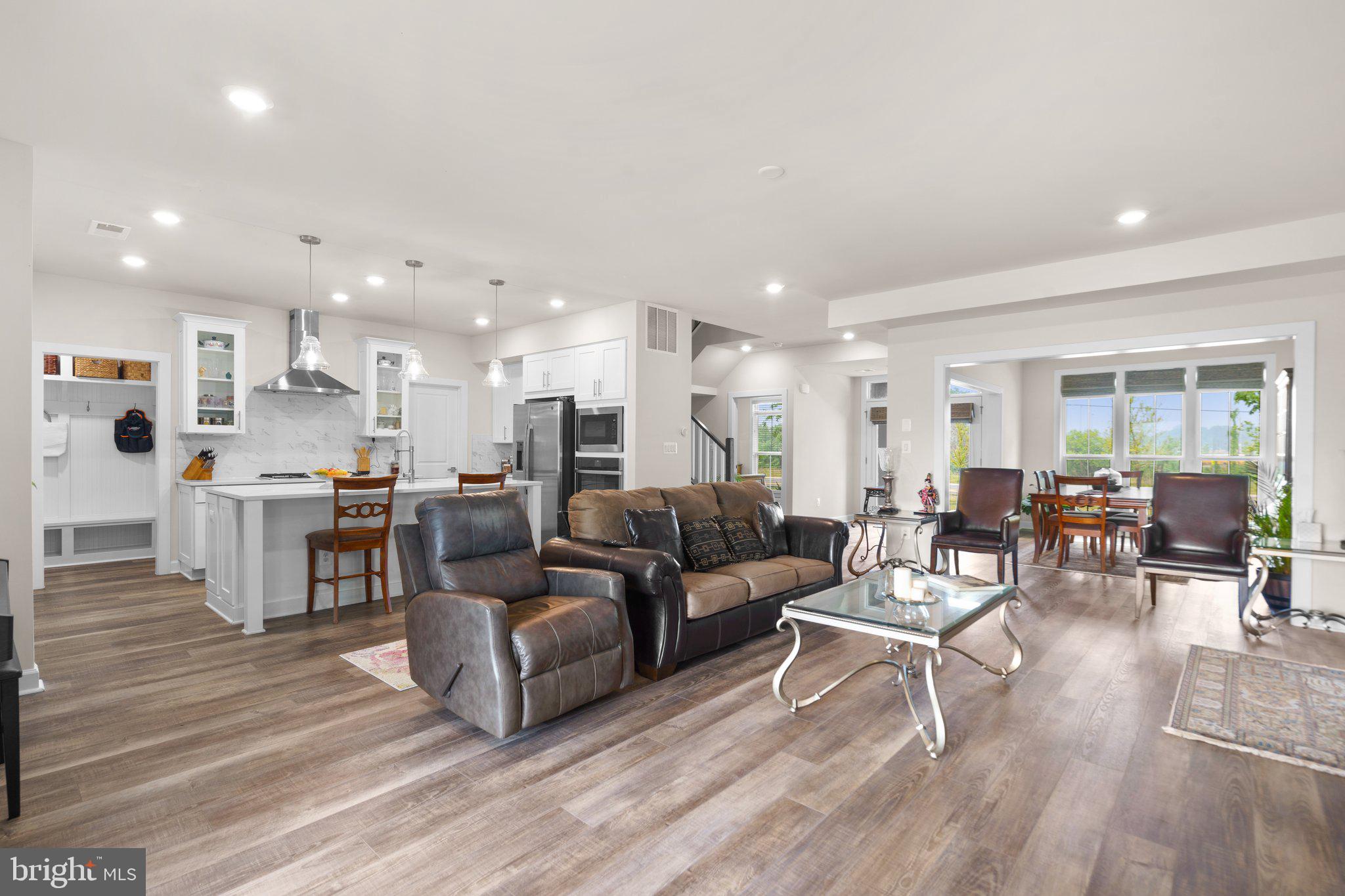 43358 DEWEY SQUARE