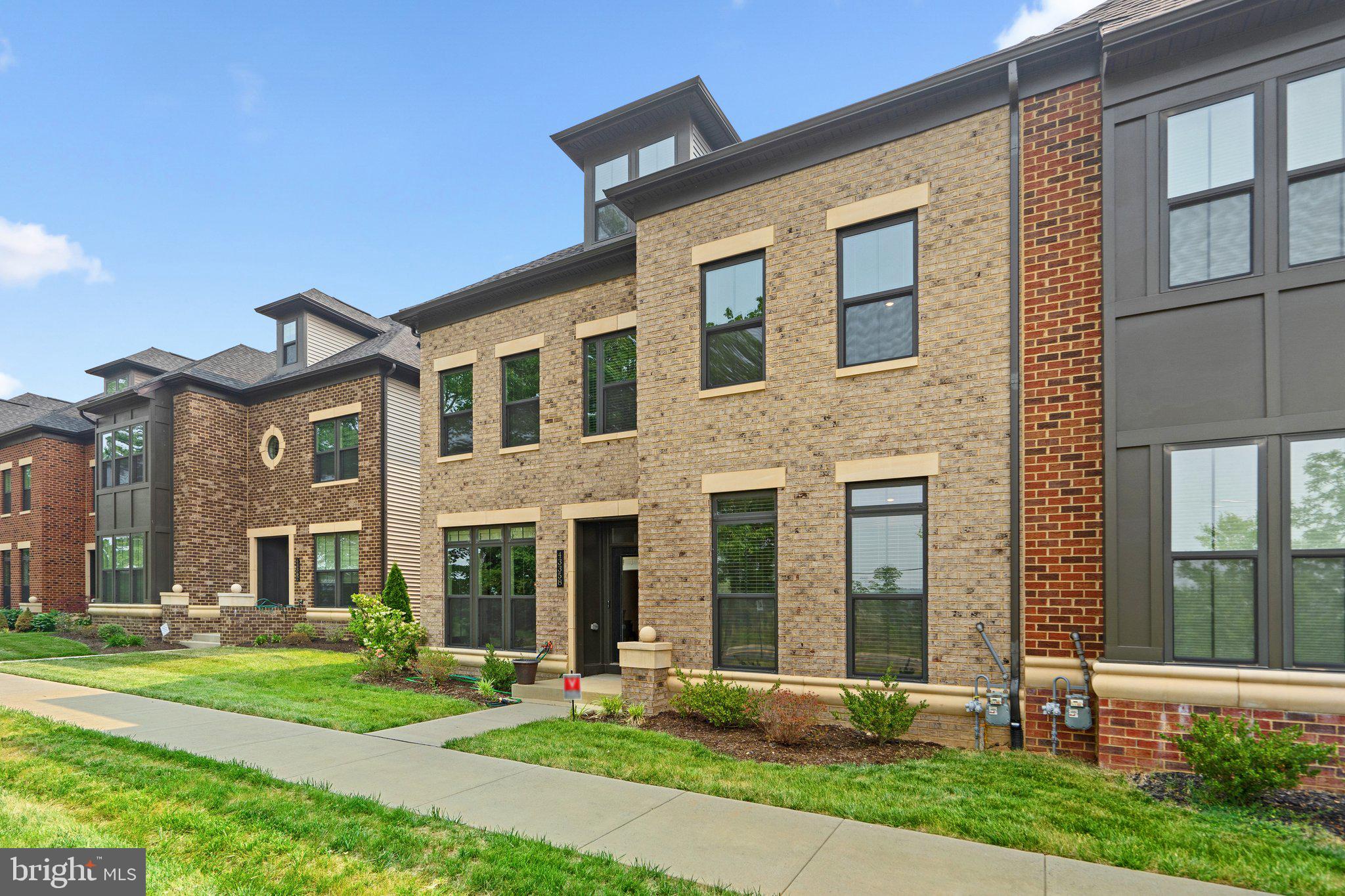 43358 DEWEY SQUARE