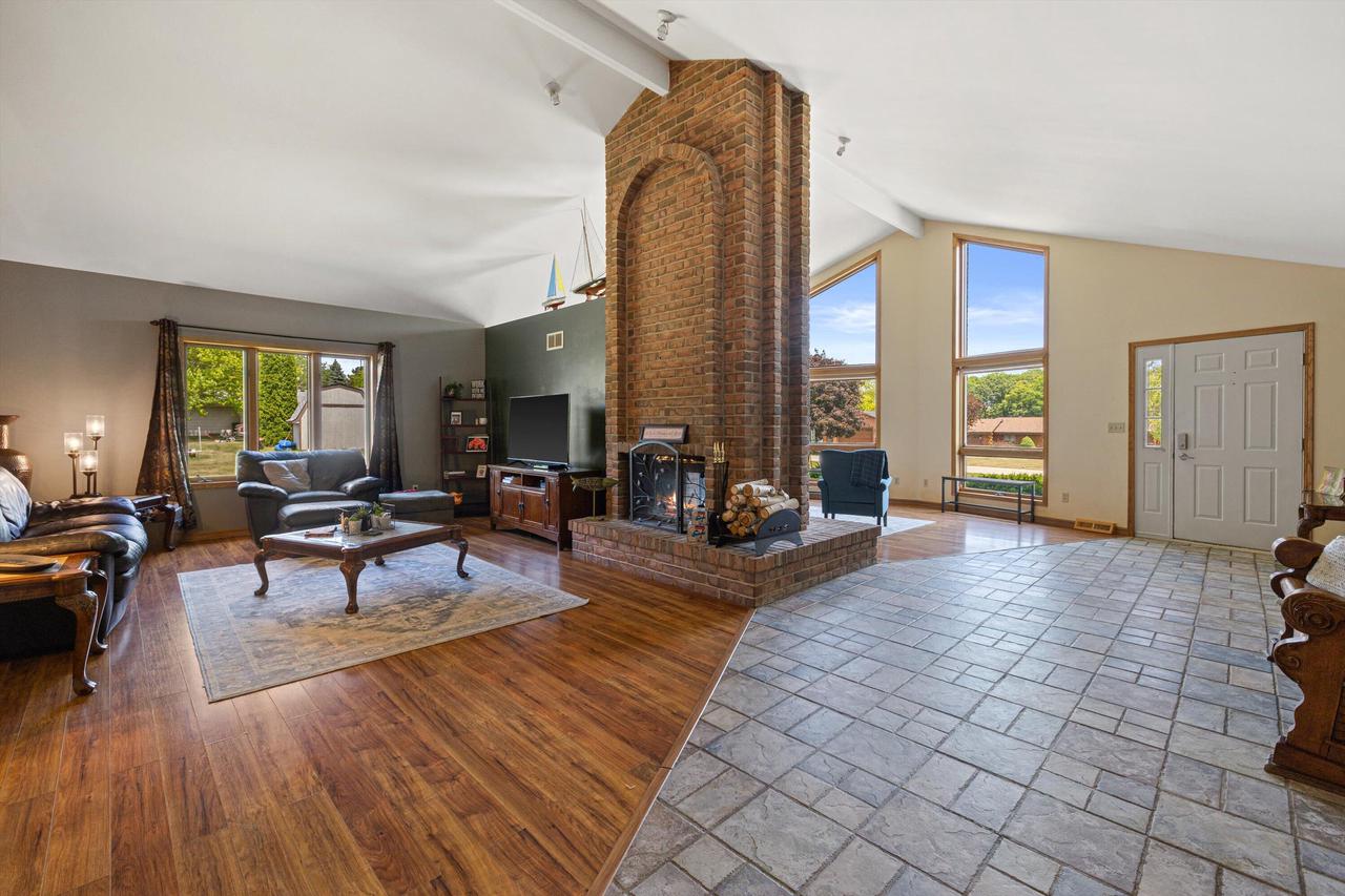 4848 Riverside ROAD