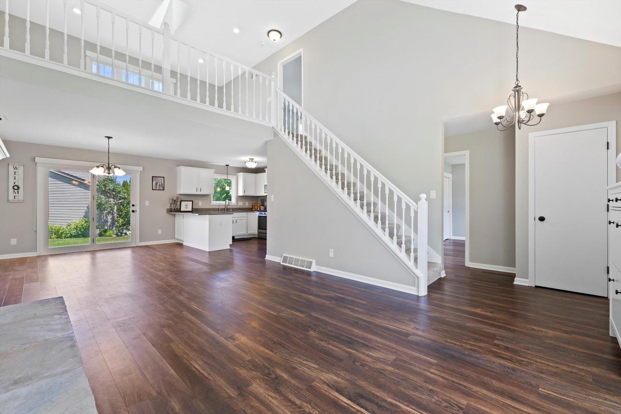 7424 South Hillendale DRIVE