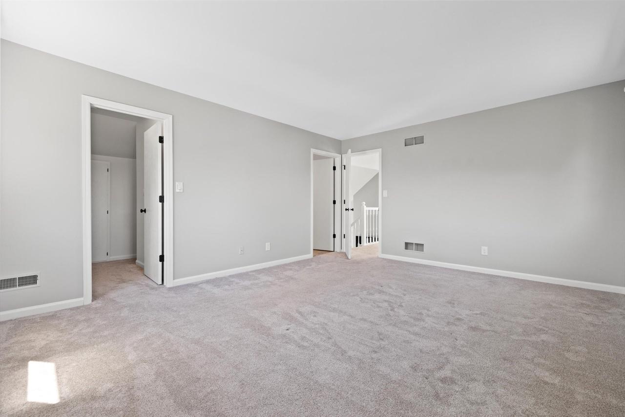7424 South Hillendale DRIVE